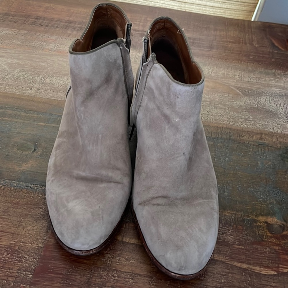 Beautiful gently use Sam Edelman boots very comfortable!